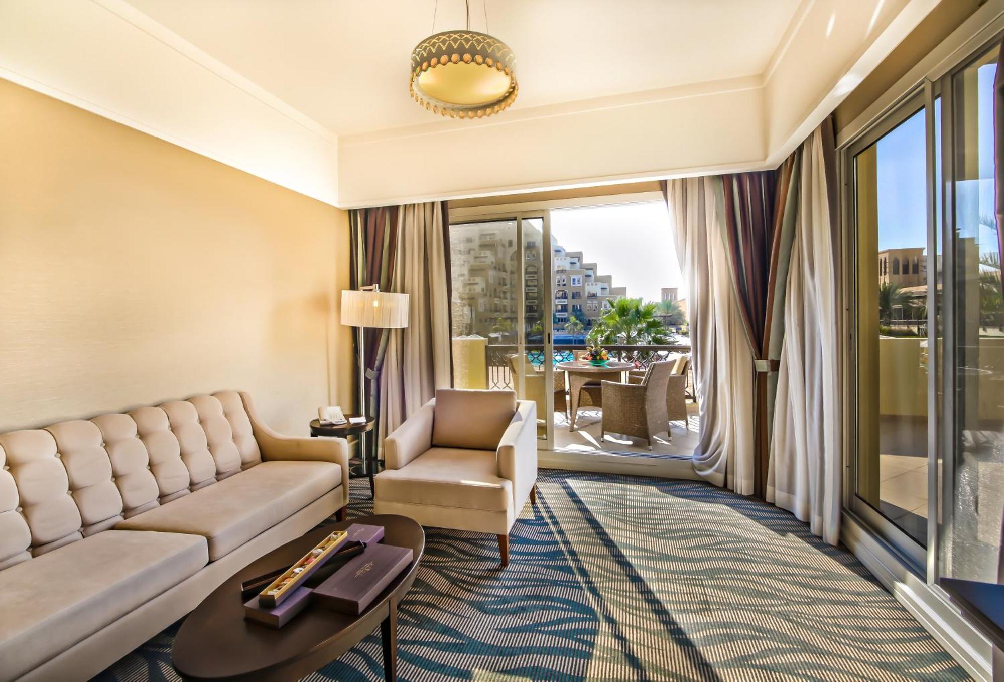 Rixos Bab Al Bahr Hotell Ras al-Khaimah Exteriör bild A suite at the Hilton Cairo
