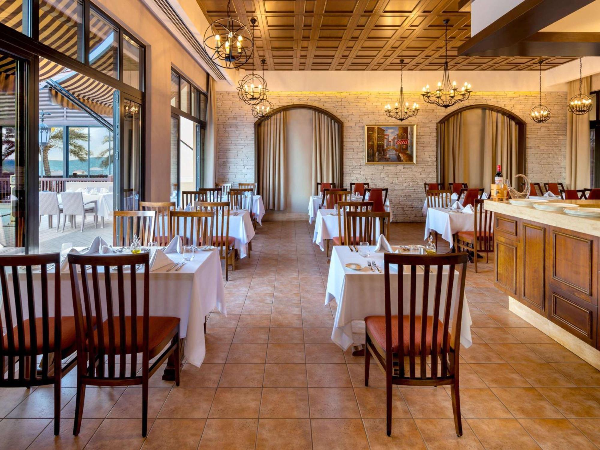 Rixos Bab Al Bahr Hotell Ras al-Khaimah Exteriör bild Restaurant
