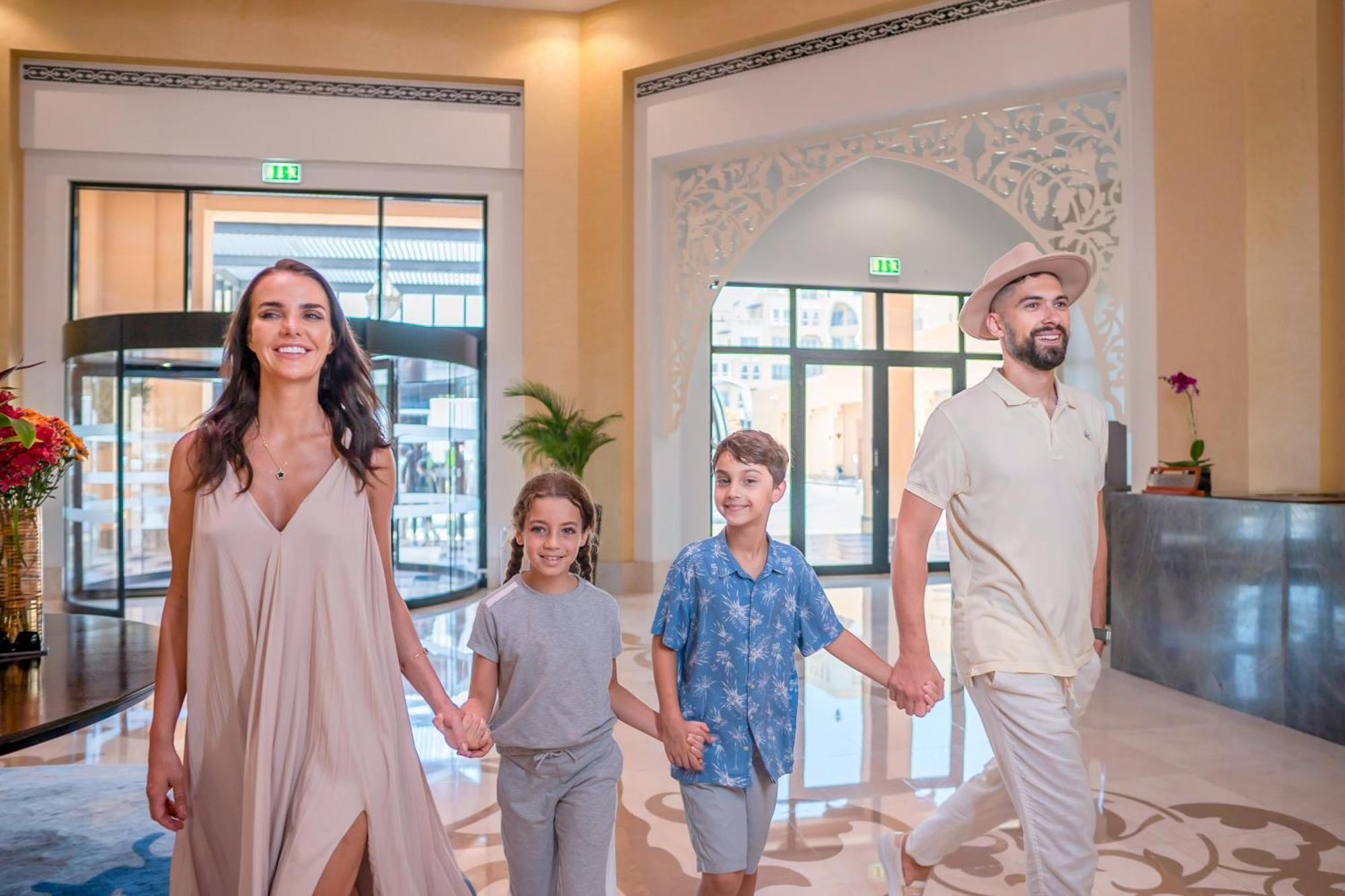 Rixos Bab Al Bahr Hotell Ras al-Khaimah Exteriör bild Family at the hotel
