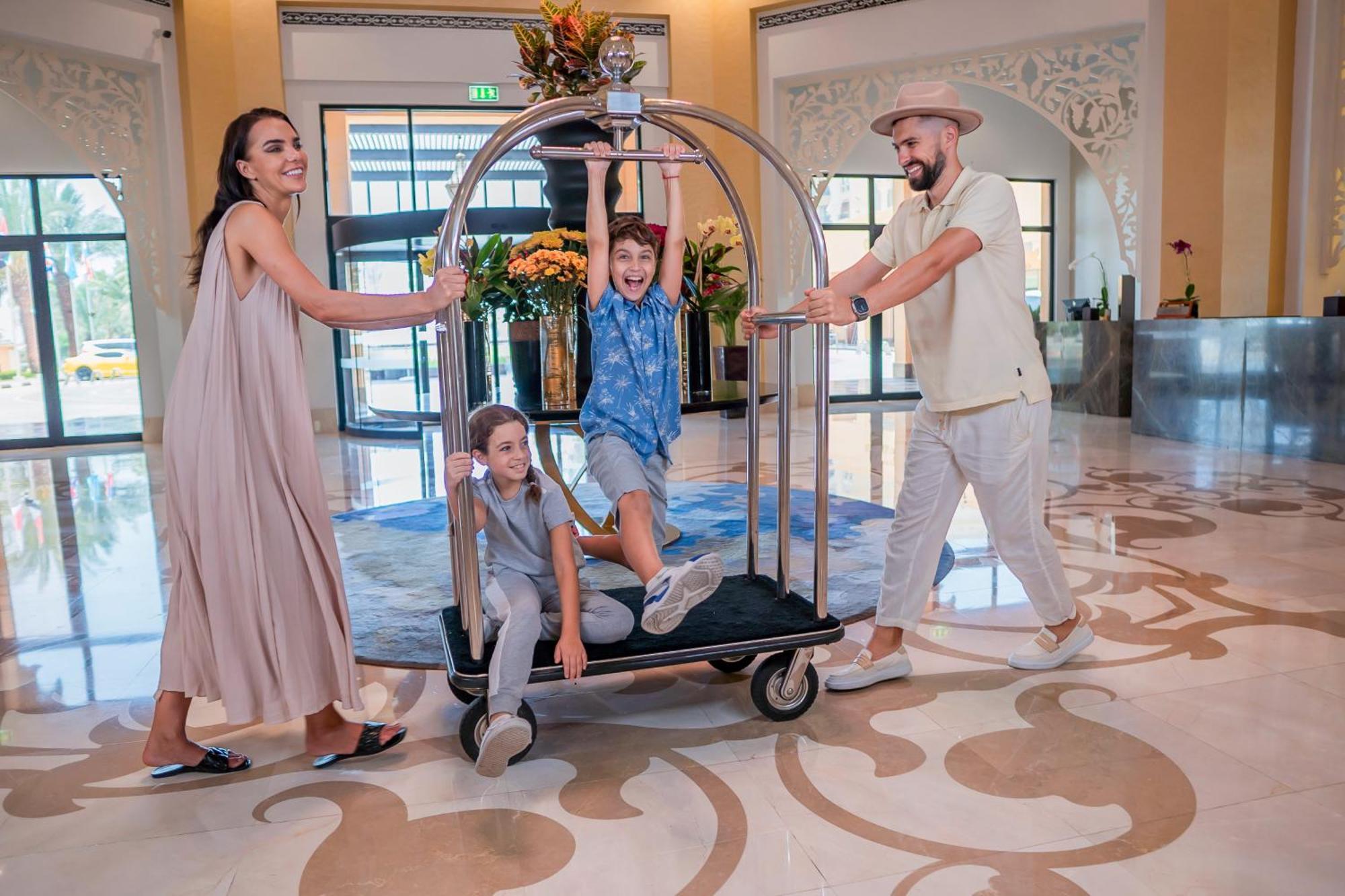 Rixos Bab Al Bahr Hotell Ras al-Khaimah Exteriör bild Family at the hotel